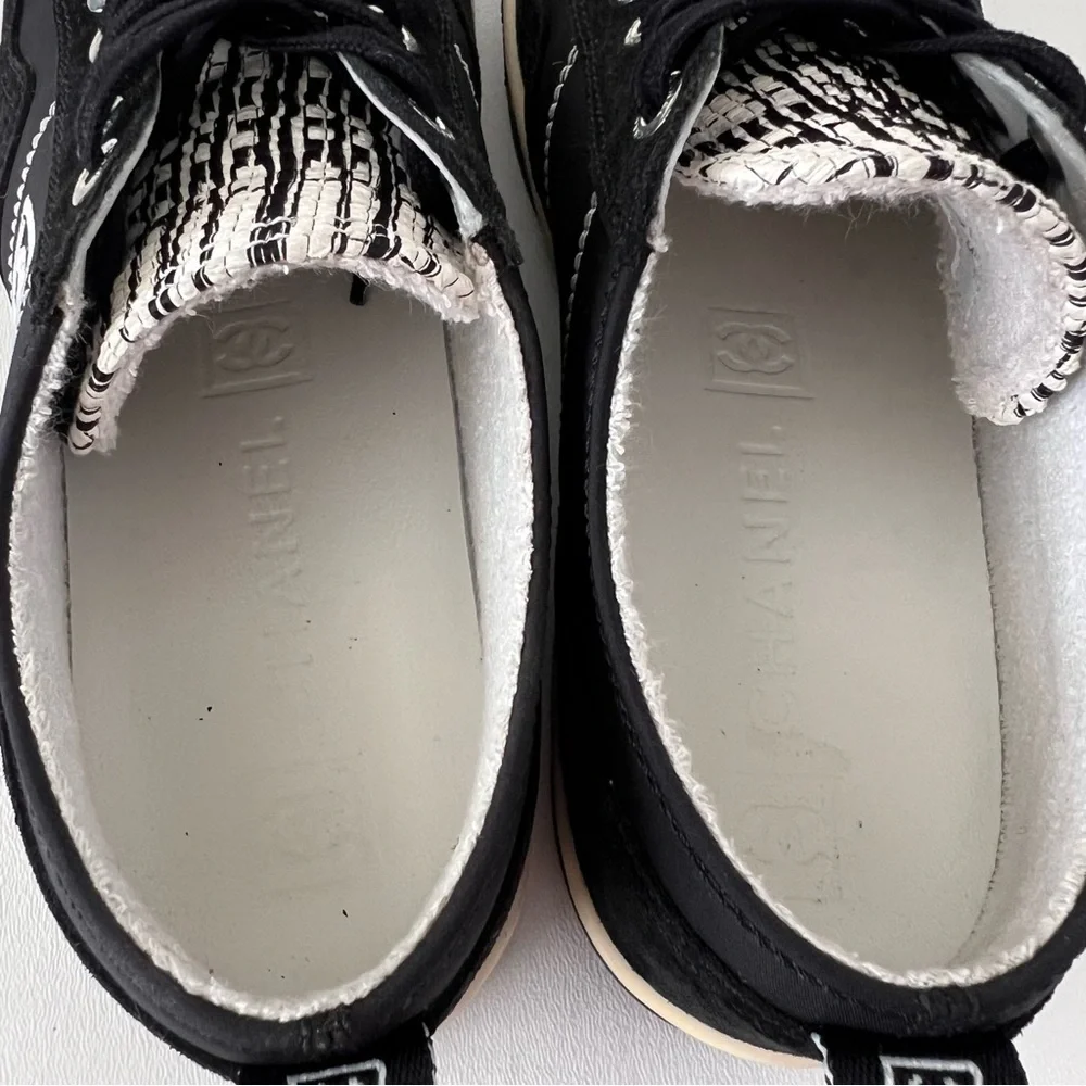 CHANEL | Black White Low Top Tennis Sneakers CC Logo‎ Tweed Suede Vintage EU 37